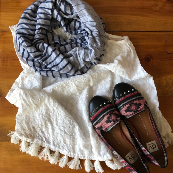 Accessories - 🌾Pale blue infinity scarf